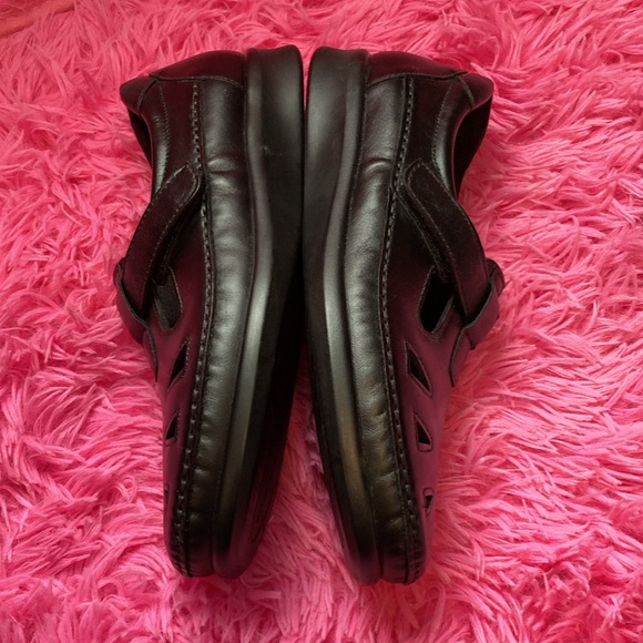 SAS Roamer black leather Velcro closure leather Mary Janes USA made size 8.5 - Picture 7 of 10